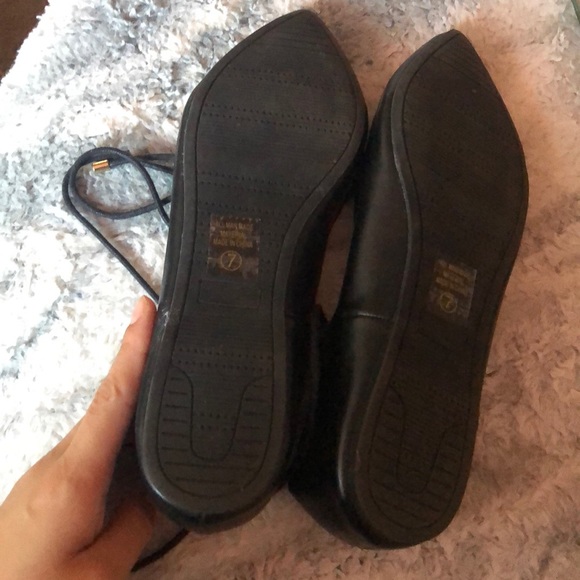 Black lace up flats - Picture 2 of 2